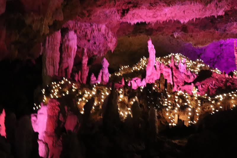 石垣島鍾乳洞のライトアップ